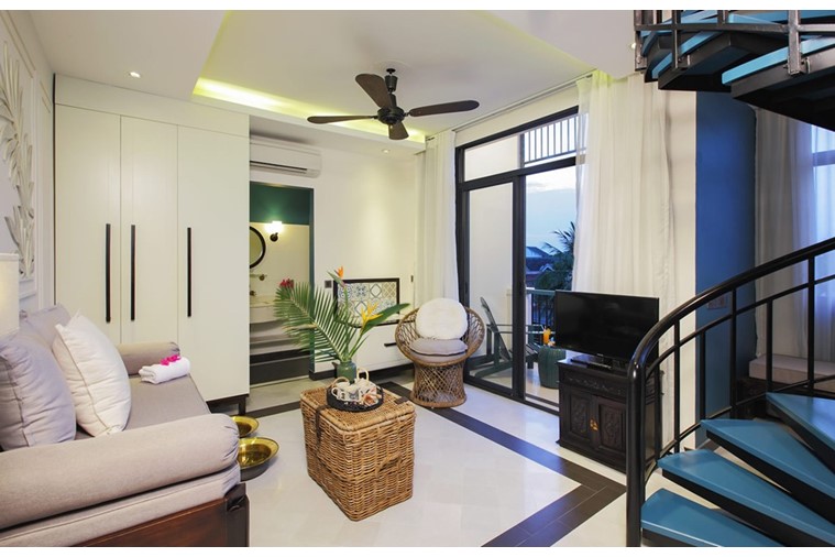 Phòng Deluxe Family Balcony Pool View